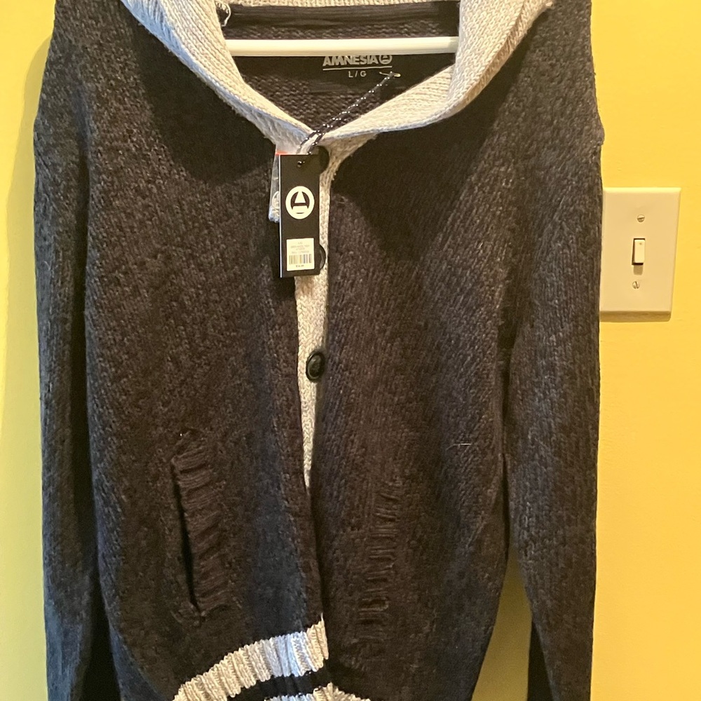 Amnesia black and gray sweater